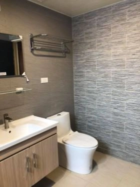 台中浴室翻修，浴室地磚和牆磚需要具防滑